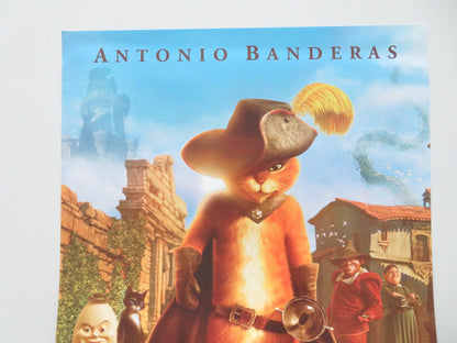 Puss In Boots ITALIAN LOCANDINA POSTER Antonio Banderas Salma Hayek 2011 Movie posters