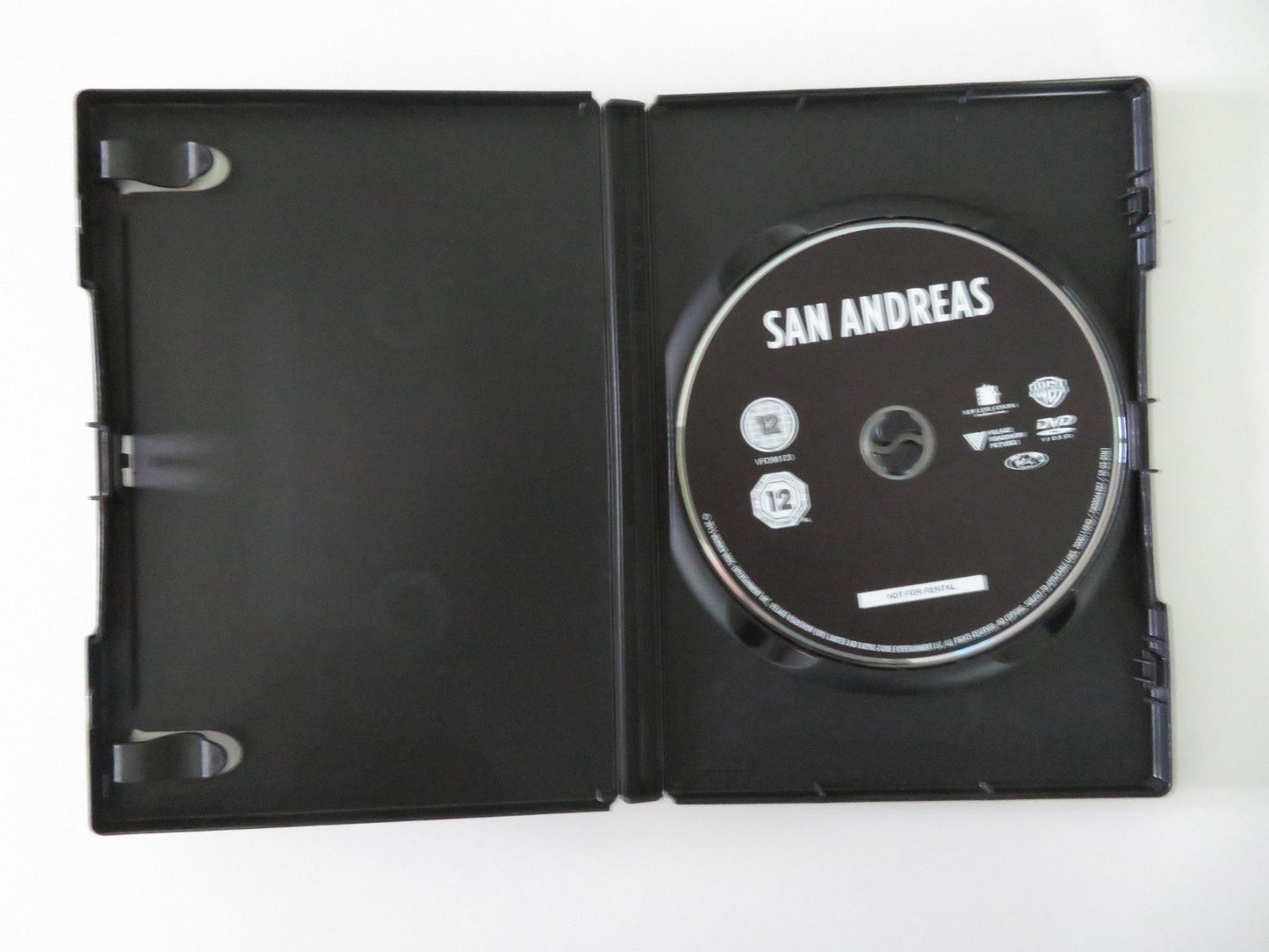SAN ANDREAS (DVD) DWAYNE JOHNSON PAUL GIAMATTI 2015 REGION 2 Movie posters
