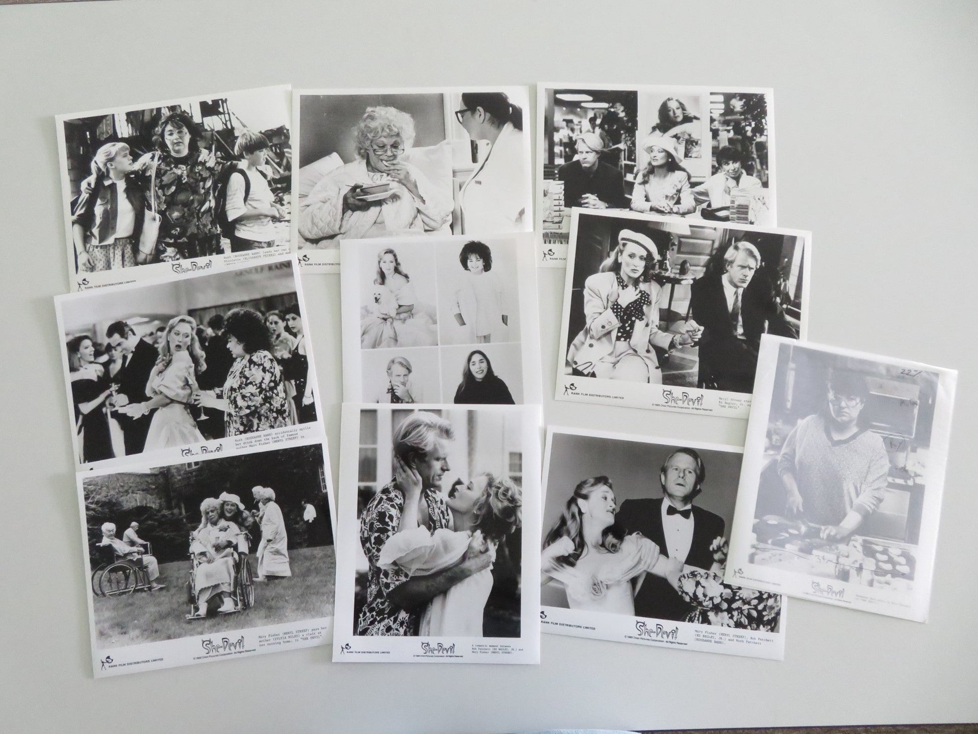 SHE - DEVIL MOVIE STILL PHOTO LOT OF 10 ROSEANNE BARR MERYL STREEP 1989 Movie posters
