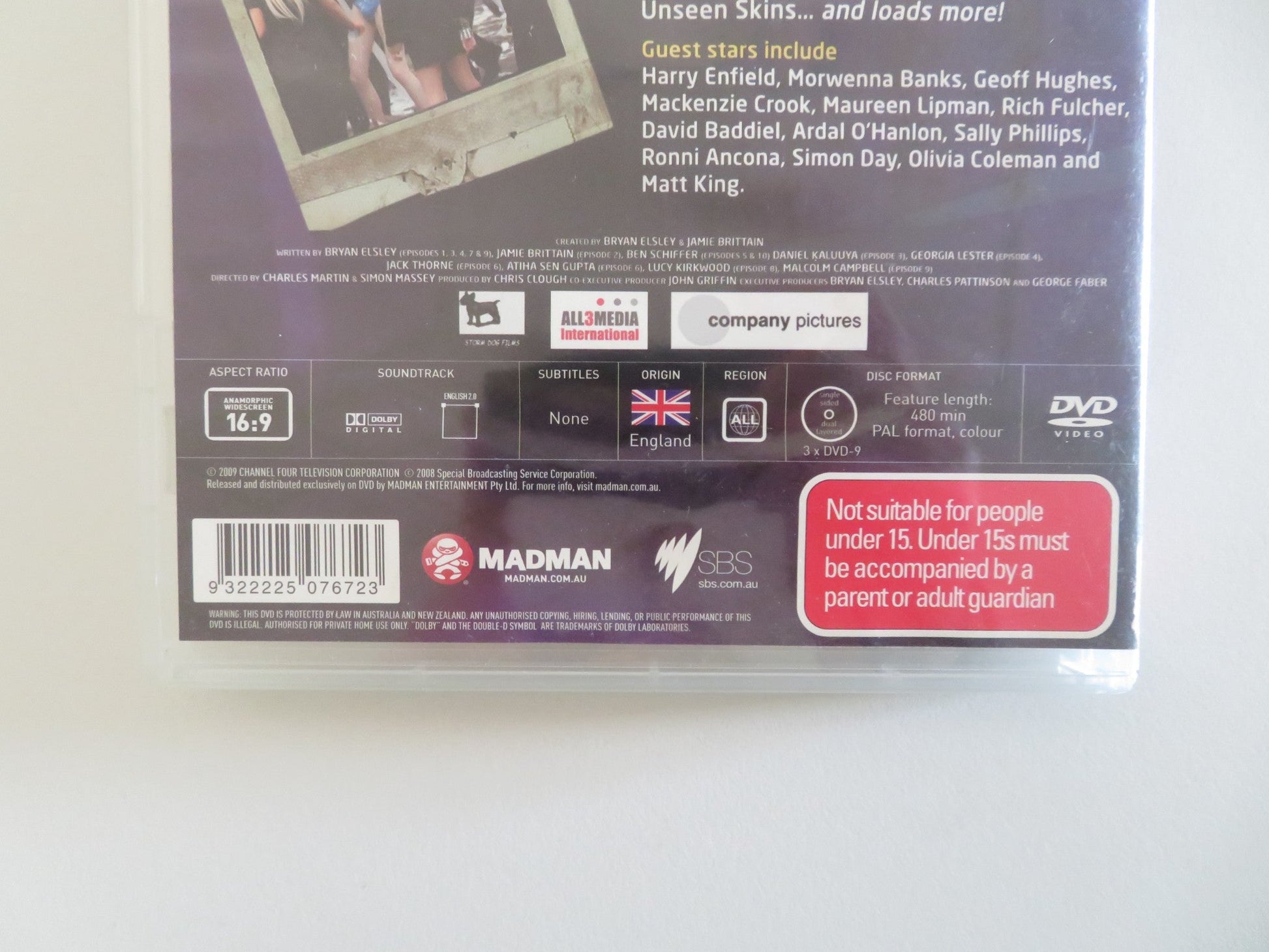 SKINS COMPLETE THIRD SERIES - 3 DISCS (DVD) NICHOLAS HOULT 2009 REGION ALL - Rendezvous Cinema