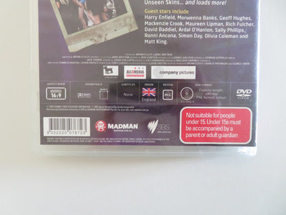 SKINS COMPLETE THIRD SERIES - 3 DISCS (DVD) NICHOLAS HOULT 2009 REGION ALL - Rendezvous Cinema