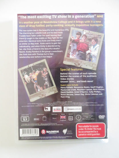 SKINS COMPLETE THIRD SERIES - 3 DISCS (DVD) NICHOLAS HOULT 2009 REGION ALL - Rendezvous Cinema