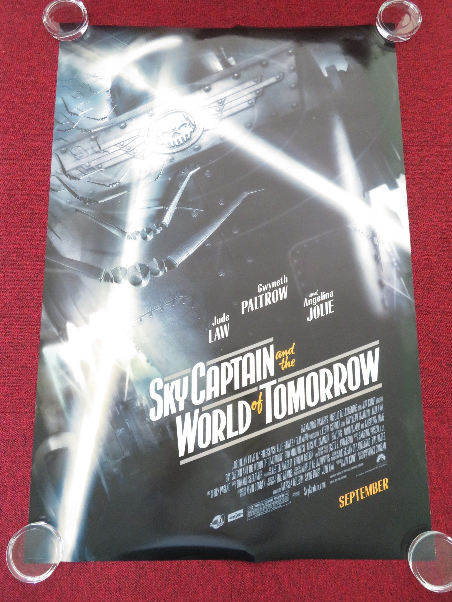 SKY CAPTAIN AND THE WORLD OF TOMORROW - B US ONE SHEET ROLLED POSTER LAW 2004 Movie posters