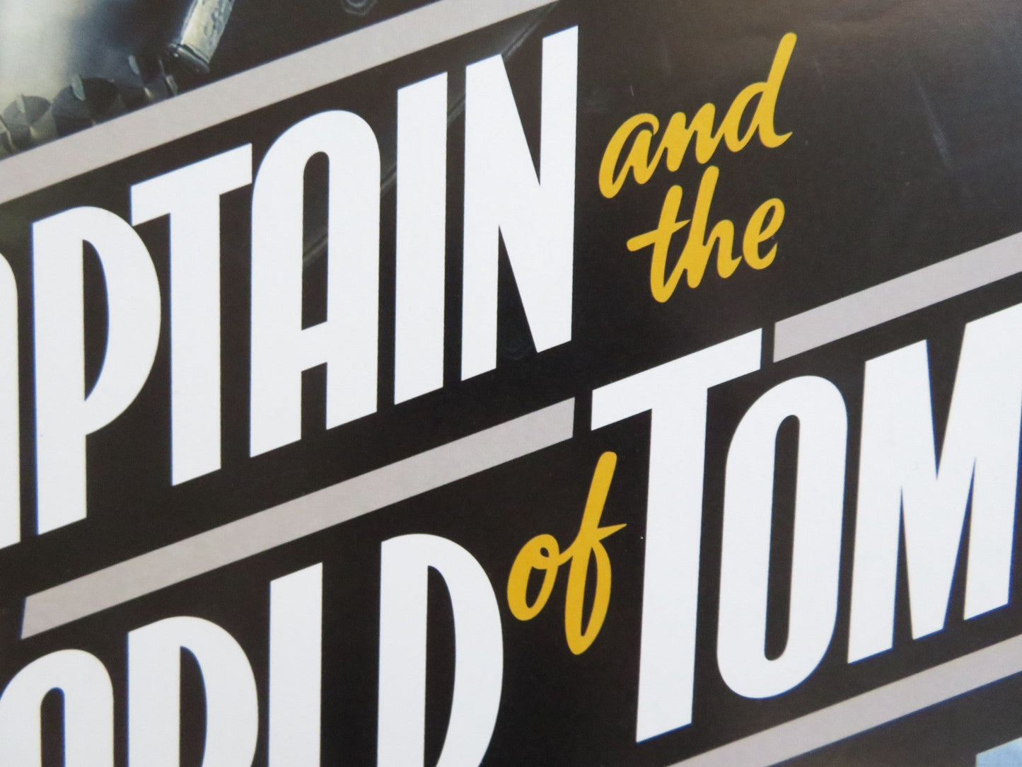 SKY CAPTAIN AND THE WORLD OF TOMORROW VHS VIDEO POSTER JUDE LAW 2004 Rendezvous Cinema Movie posters