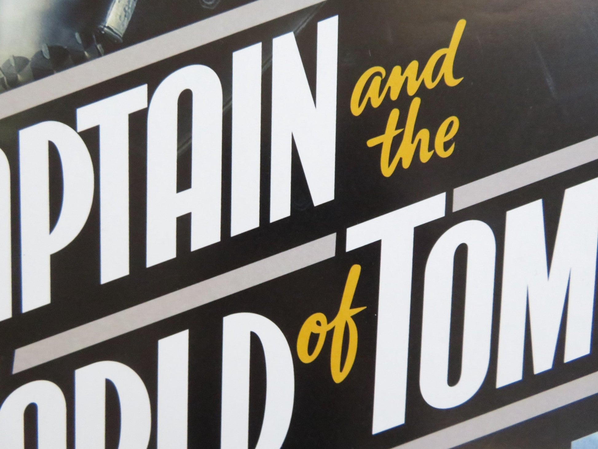 SKY CAPTAIN AND THE WORLD OF TOMORROW VHS VIDEO POSTER JUDE LAW 2004 Rendezvous Cinema Movie posters