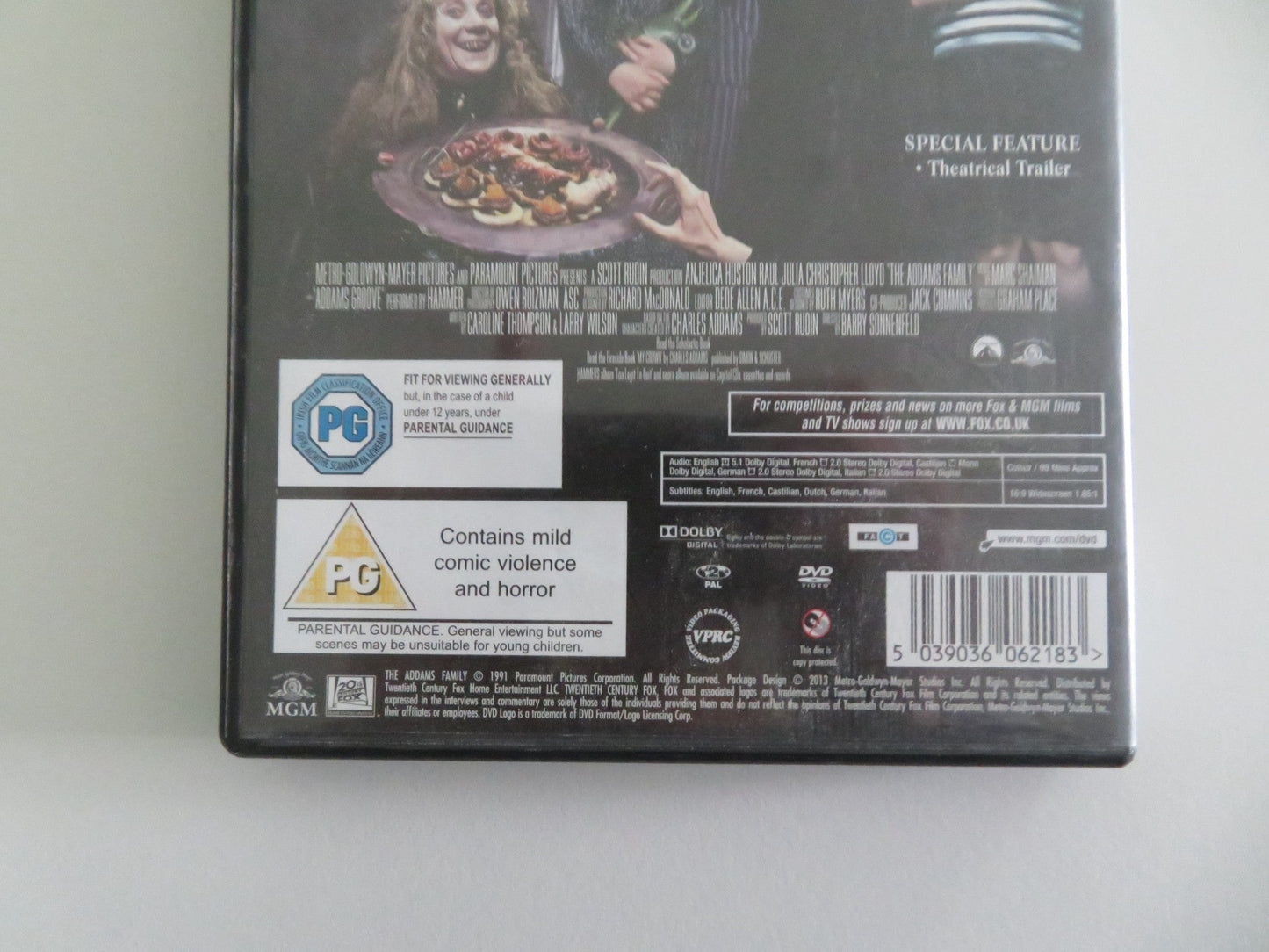 THE ADDAMS FAMILY (DVD) ANJELICA HUSTON RAUL JULIA CHRISTINA RICCI 1991 REGION 2 Movie posters