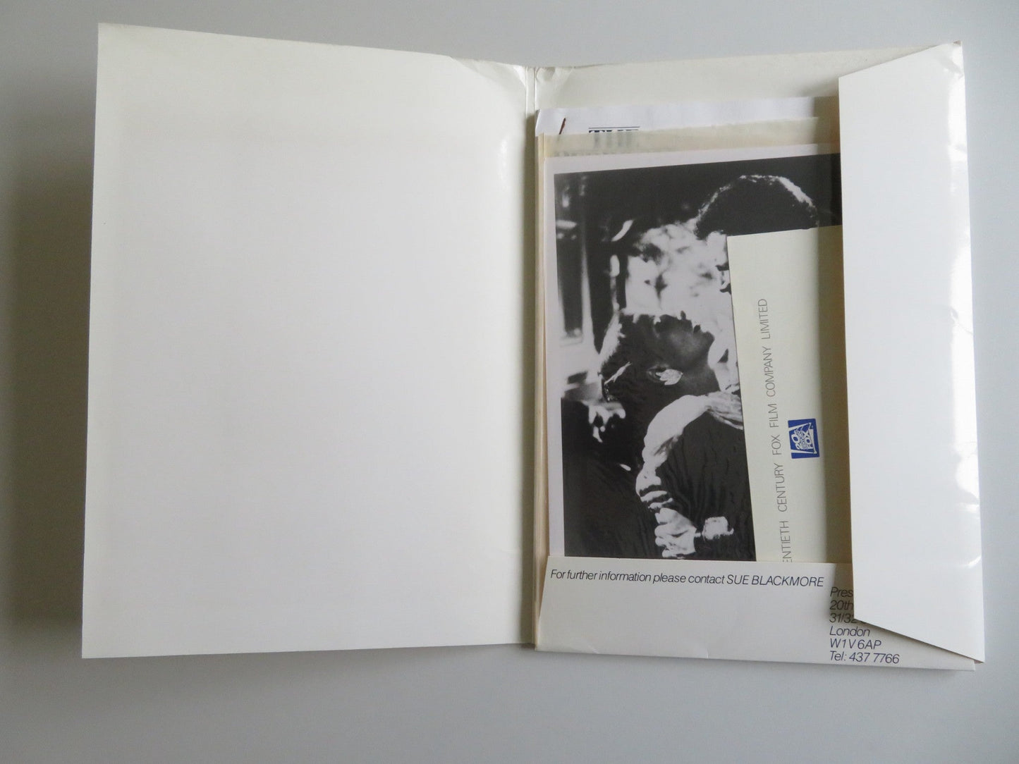 THE BEDROOM WINDOW PRESS KIT 1987 STEVE GUTTENBERG ELIZABETH MCGOVERN Movie posters