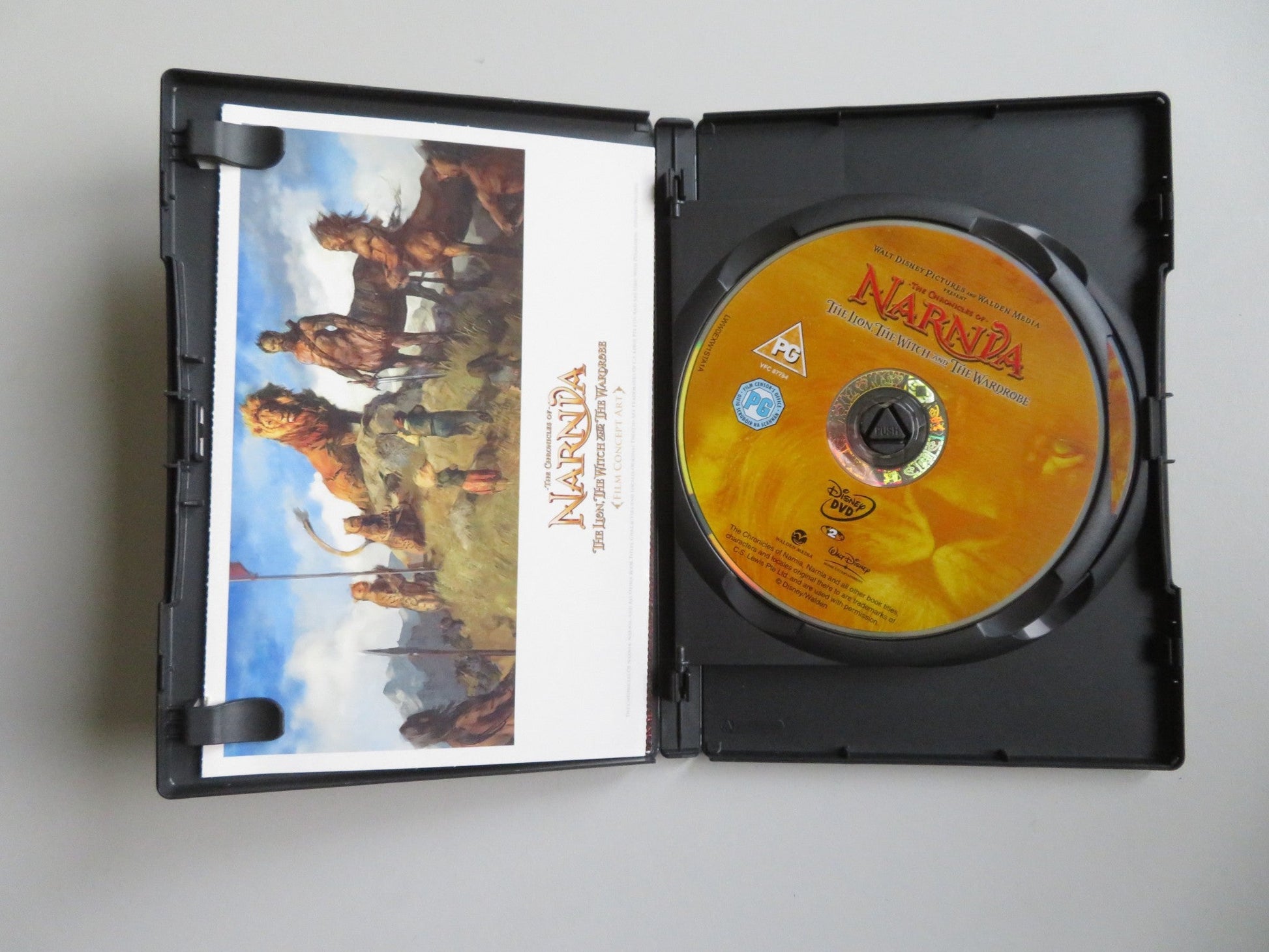 THE CHRONICLES OF NARNIA - THE LION, THE WITCH... (DVD) 2005 REGION 2 - Rendezvous Cinema