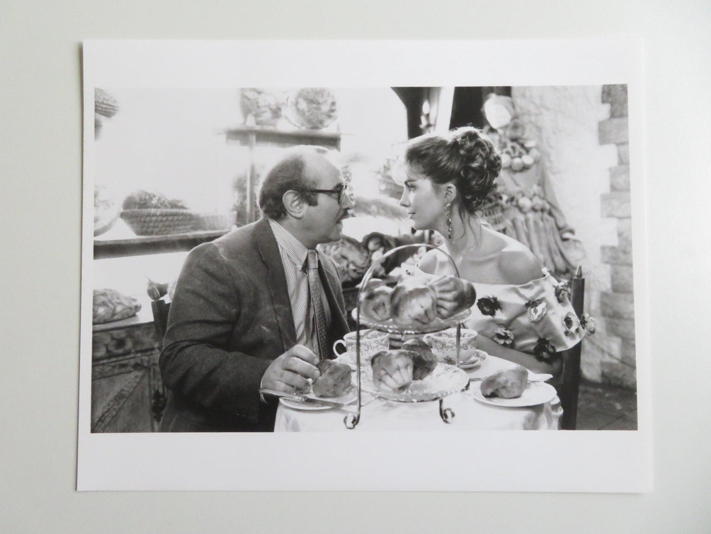THE FAVOUR, THE WATCH AND THE VERY BIG FISH PRESS KIT 1991 BOB HOSKINS GOLDBLUM Movie posters