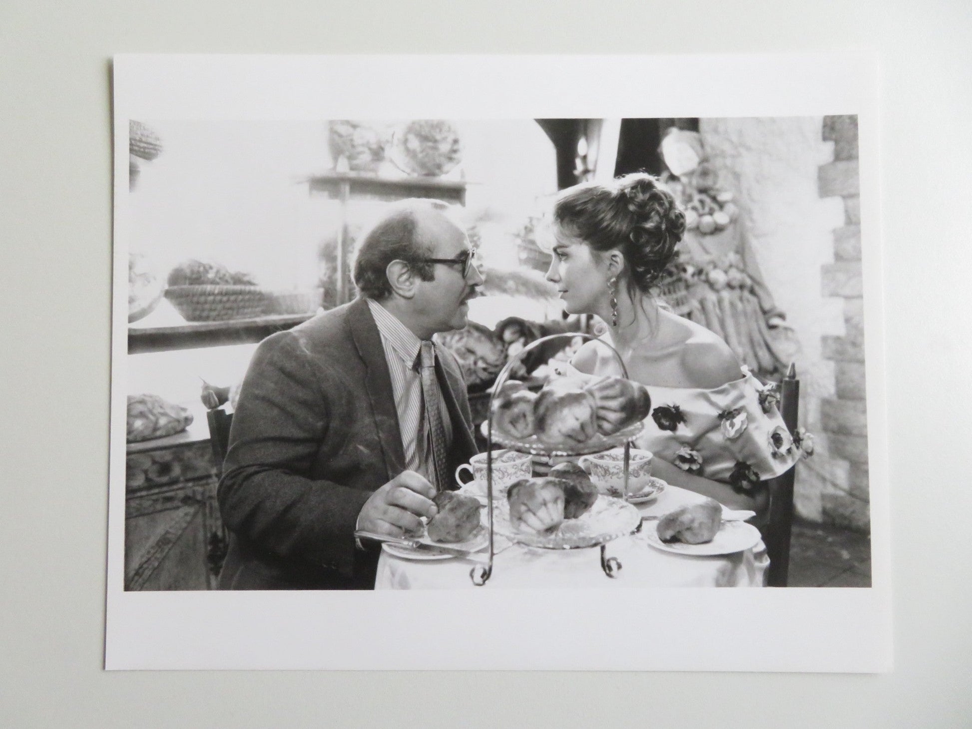 THE FAVOUR, THE WATCH AND THE VERY BIG FISH PRESS KIT 1991 BOB HOSKINS GOLDBLUM Movie posters