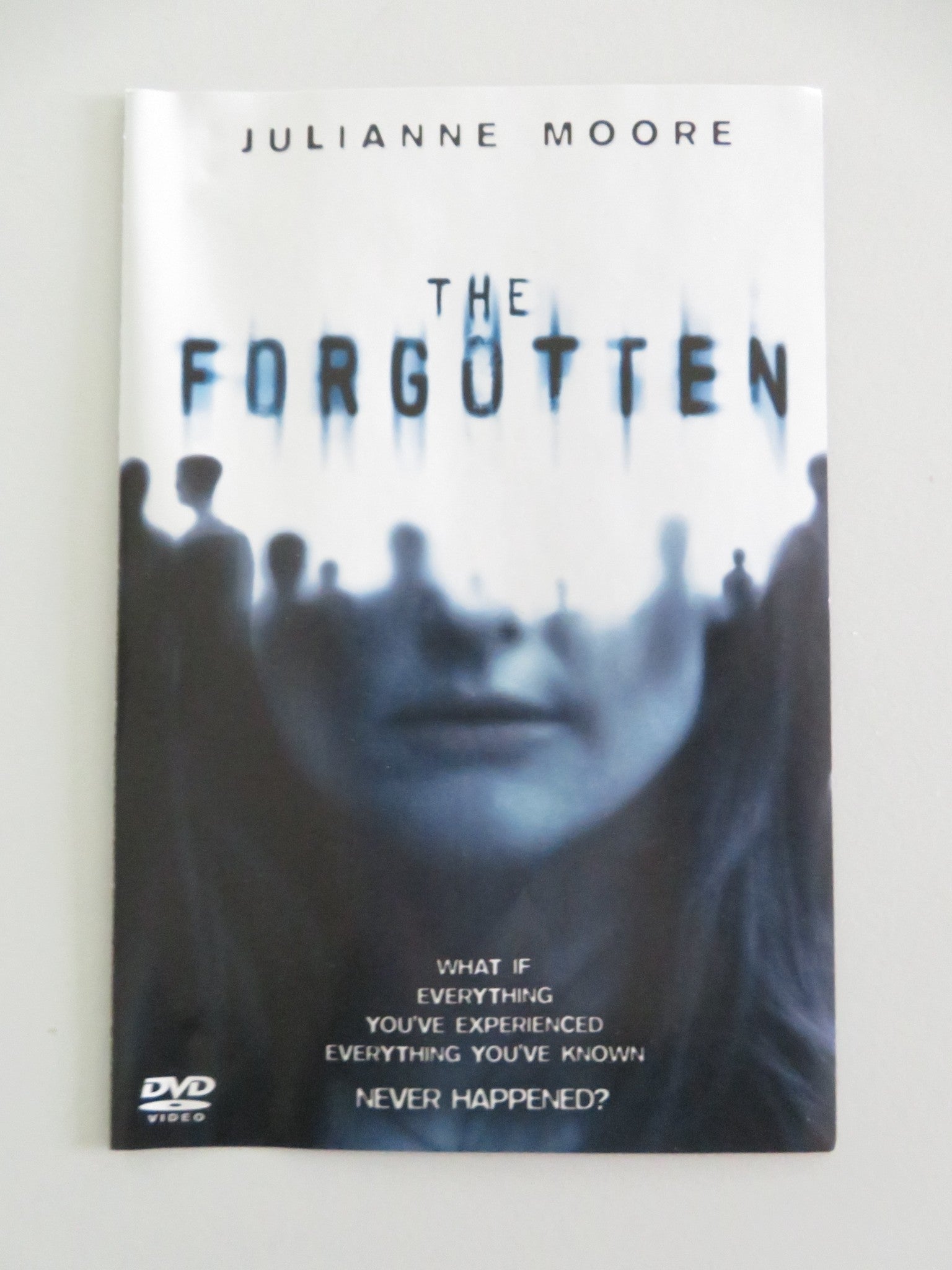 THE FORGOTTEN (DVD) JULIANNE MOORE GARY SINISE 2004 REGION 2 Movie posters