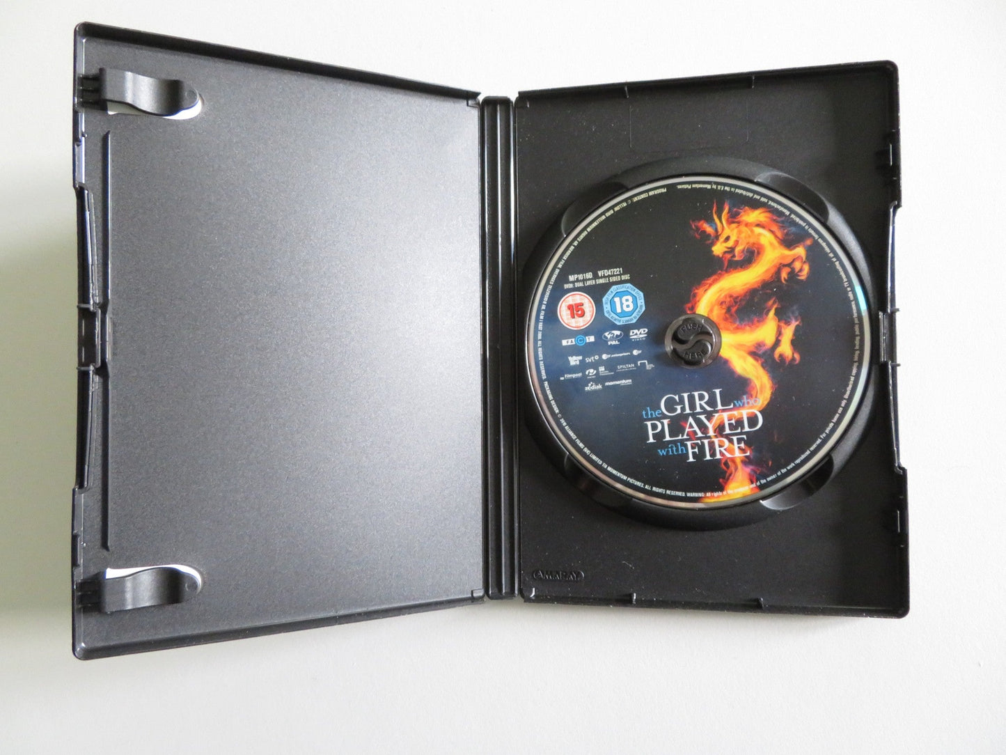 THE GIRL WHO PLAYED WITH FIRE (DVD) NOOMI RAPACE MICHAEL NYQVIST 2009 REGION 2 Rendezvous Cinema Movie posters