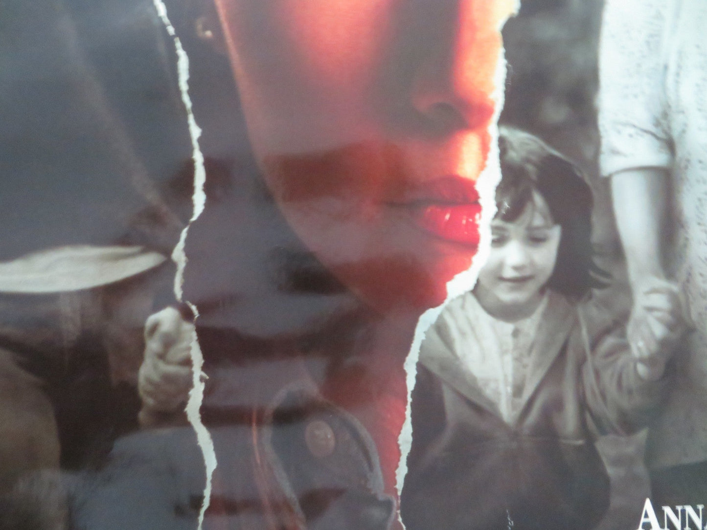 THE HAND THAT ROCKS THE CRADLE POSTER ROLLED REBECCA DE MORNAY MOORE 1992 Movie posters