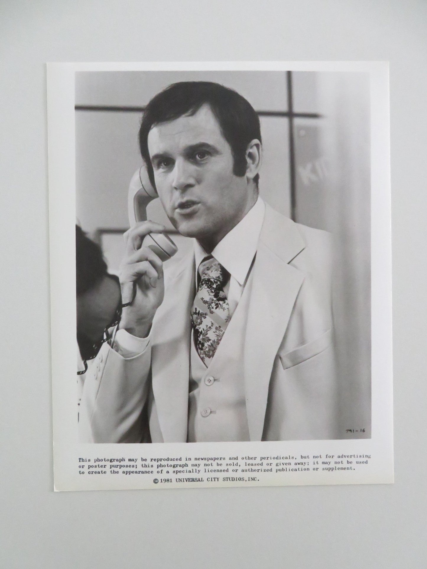 THE INCREDIBLE SHRINKING WOMAN MOVIE STILL PHOTO LOT OF 2 CHARLES GRODIN 1981 - Rendezvous Cinema