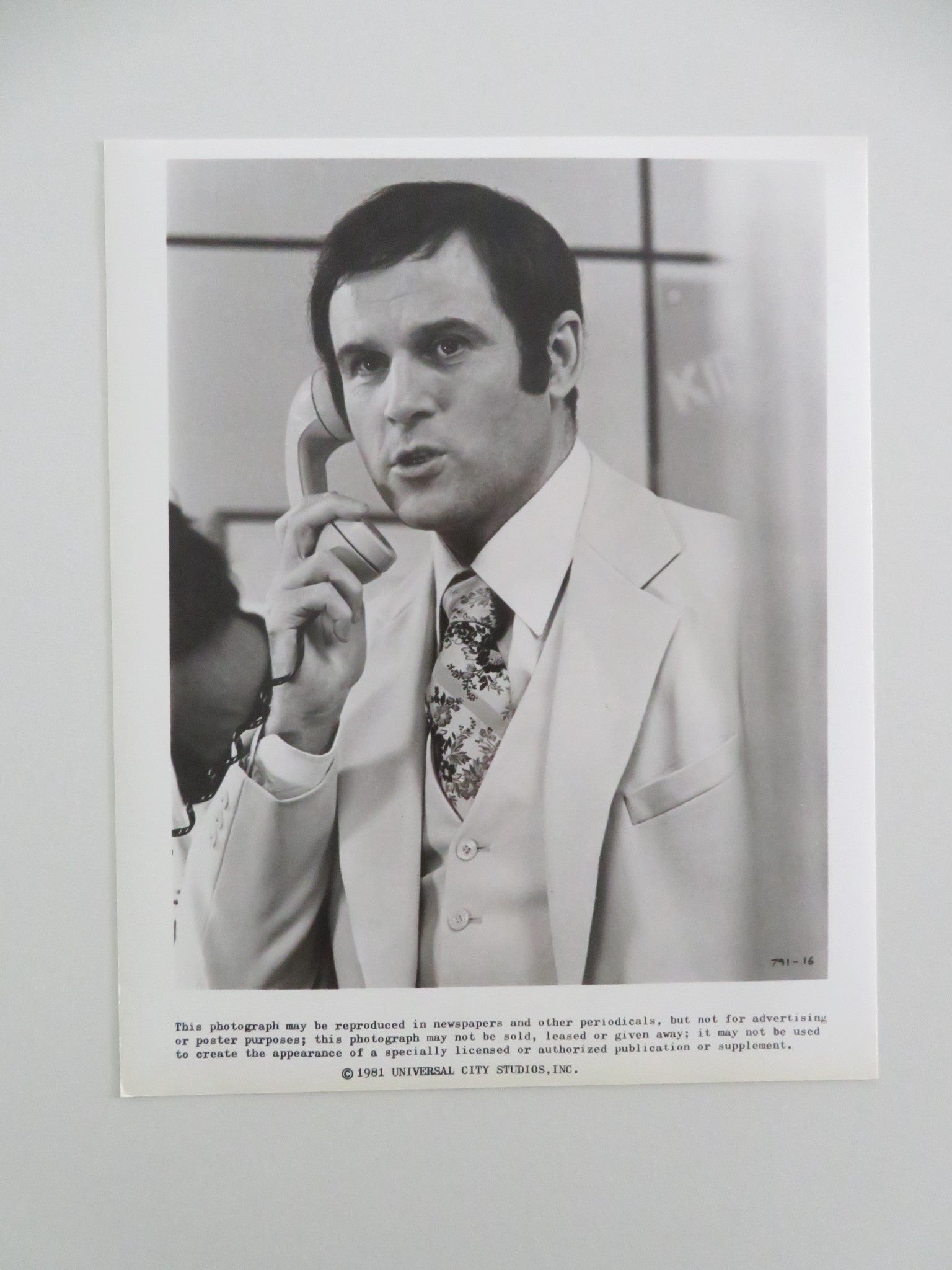 THE INCREDIBLE SHRINKING WOMAN MOVIE STILL PHOTO LOT OF 2 CHARLES GRODIN 1981 - Rendezvous Cinema