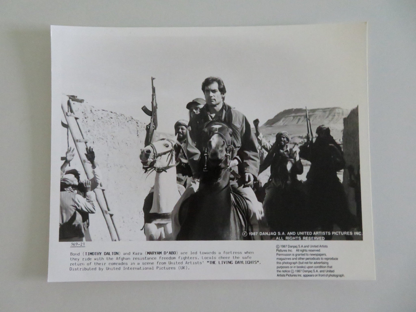 THE LIVING DAYLIGHTS - C MOVIE STILL PHOTO LOT OF 3 JAMES BOND 007 DALTON 1987 Movie posters