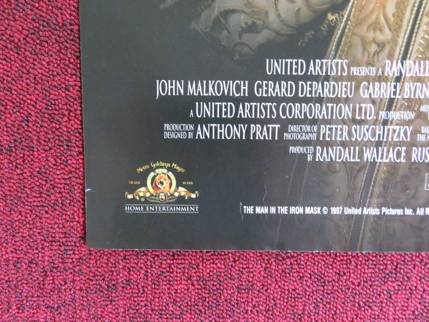 THE MAN IN THE IRON MASK VHS VIDEO POSTER LEONARDO DICAPRIO JEREMY IRONS 1998 Rendezvous Cinema Movie posters