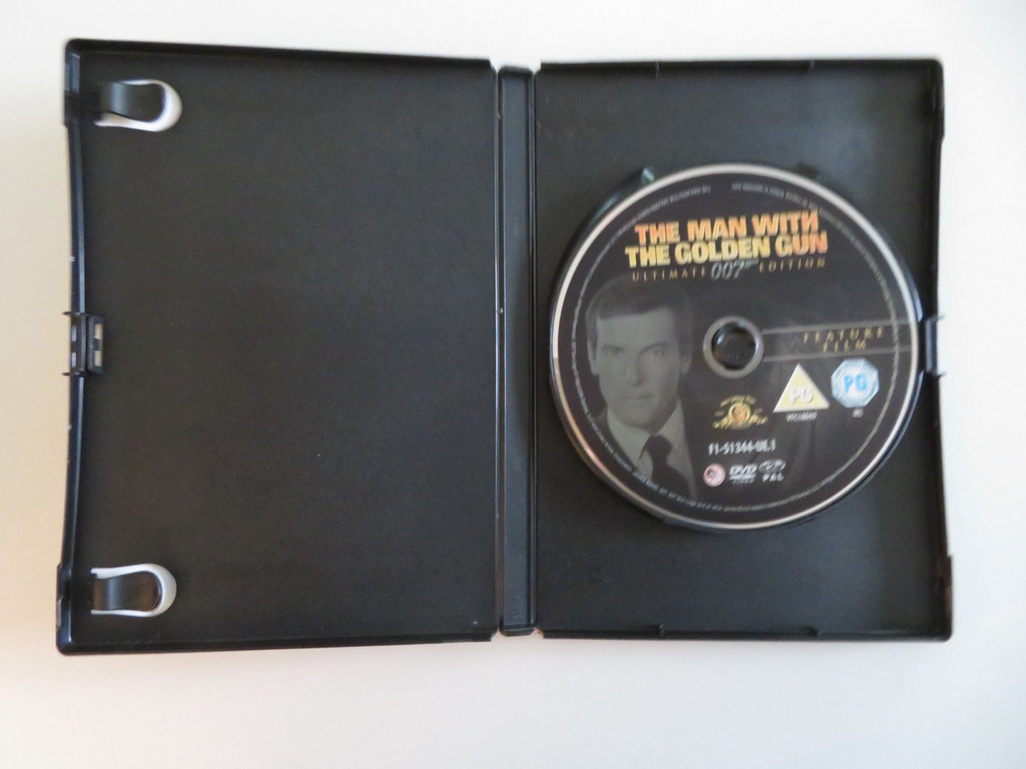 THE MAN WITH THE GOLDEN GUN (DVD) JAMES BOND 007 ROGER MOORE 1974 REGION 2 Movie posters