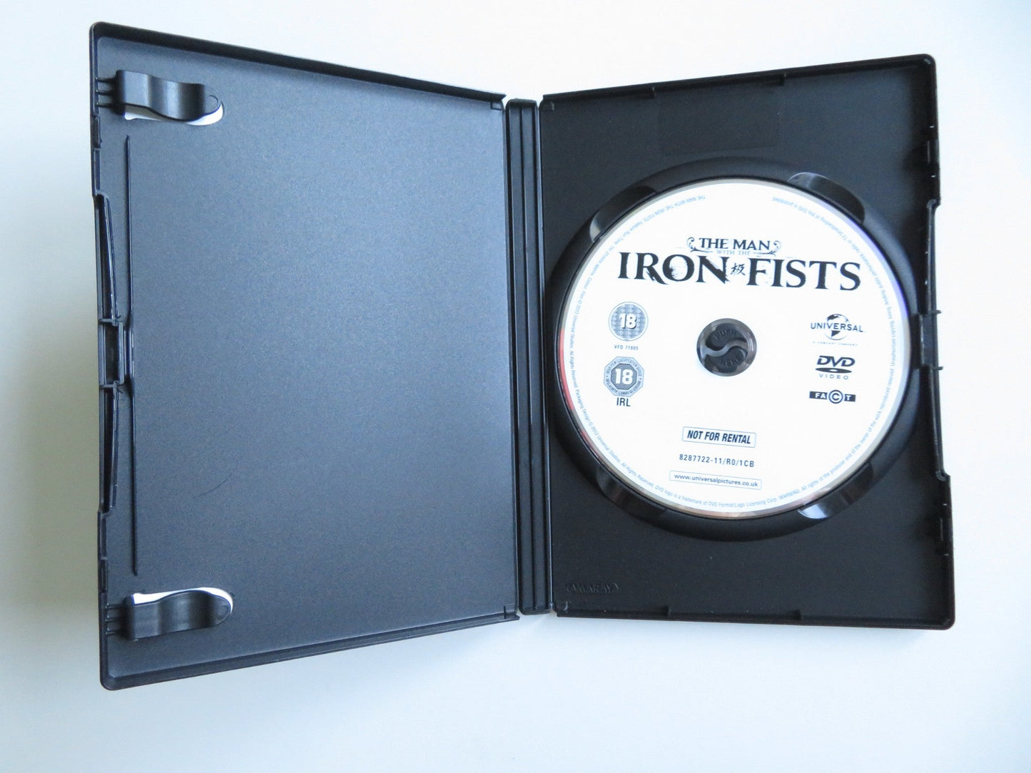THE MAN WITH THE IRON FISTS (DVD) RUSSELL CROWE LUCY LIU 2012 REGION 2, 4 - Rendezvous Cinema