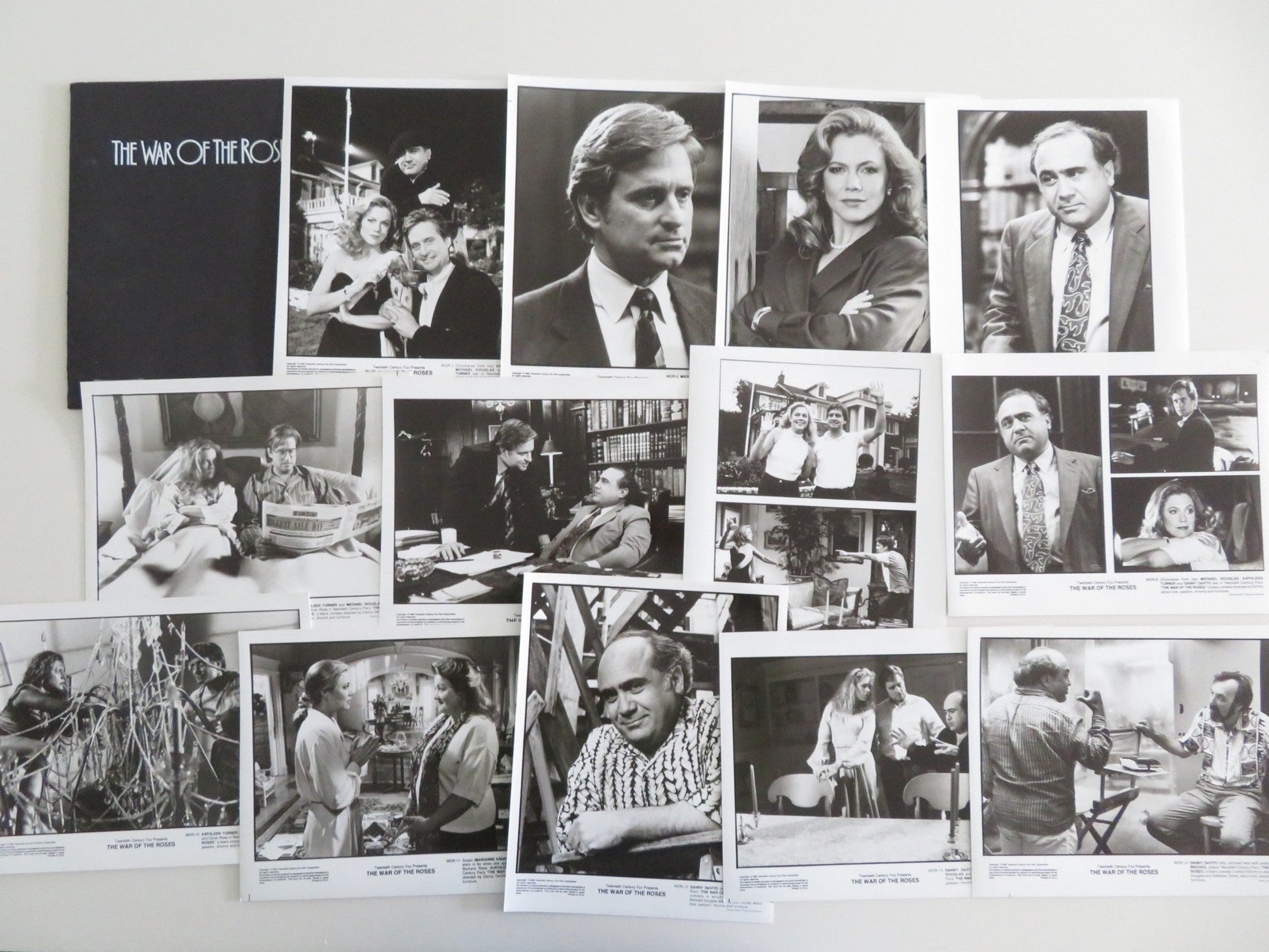 THE WAR OF THE ROSES MOVIE STILL PHOTO LOT OF 13 MICHAEL DOUGLAS D. DEVITO 1989 Movie posters