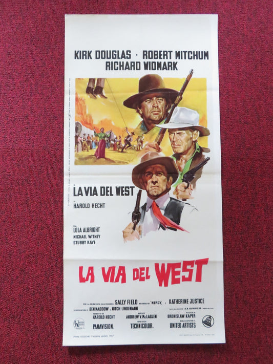 THE WAY WEST ITALIAN LOCANDINA POSTER KIRK DOUGLAS ROBERT MITCHUM 1967 Rendezvous Cinema Movie posters