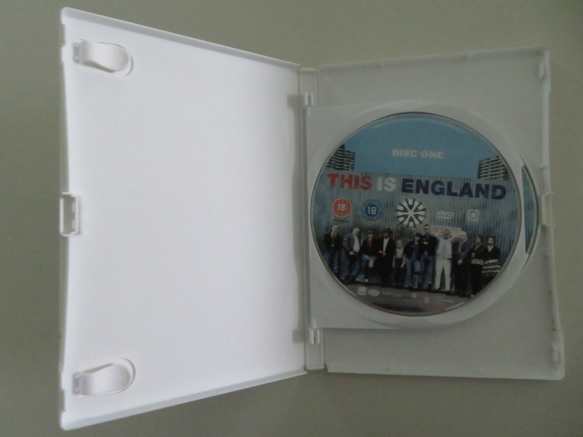 THIS IS ENGLAND - B - 2 DISC (DVD) STEPHEN GRAHAM THOMAS TURGOOSE 2006 REGION 2 Movie posters