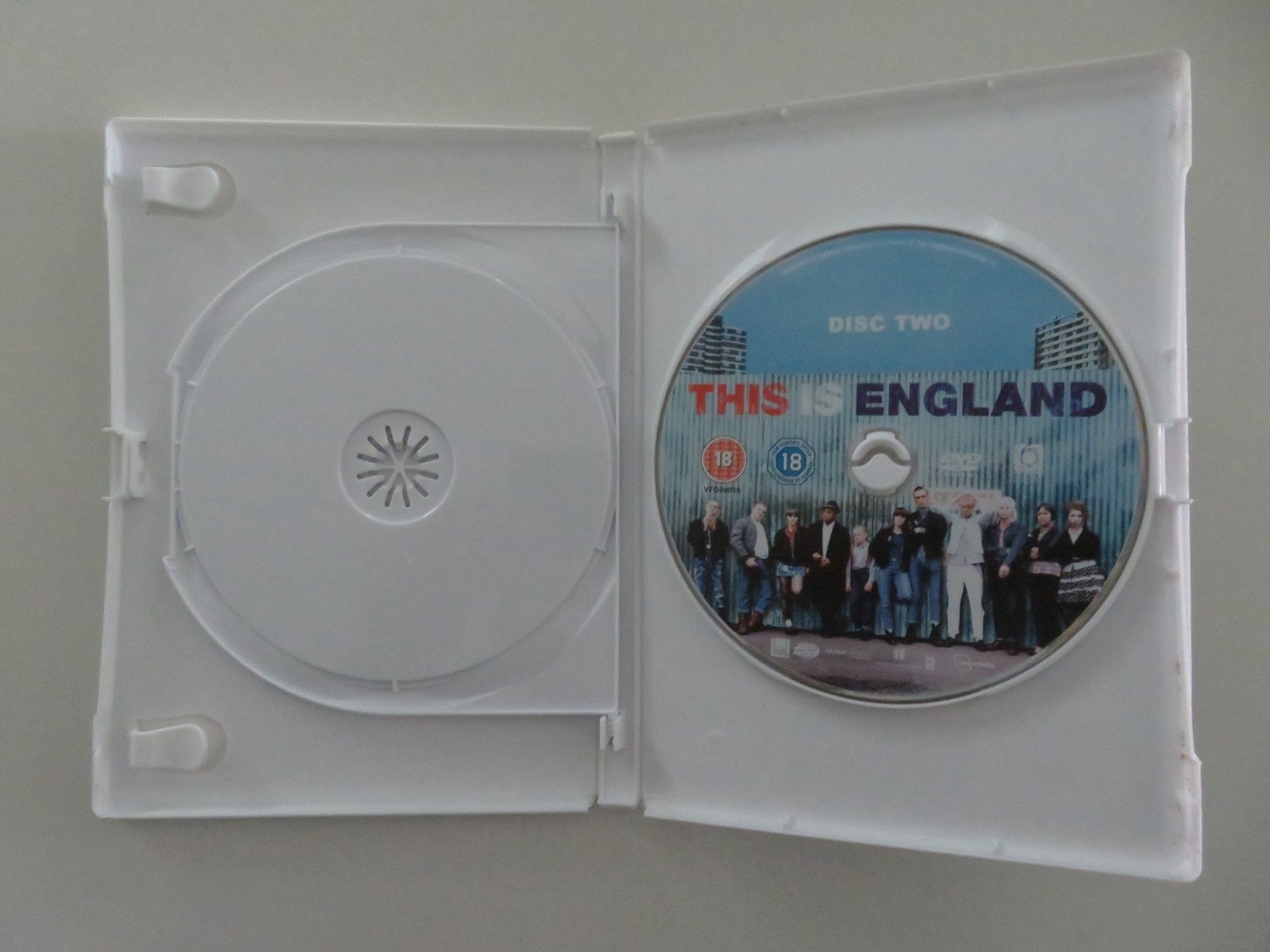 THIS IS ENGLAND - B - 2 DISC (DVD) STEPHEN GRAHAM THOMAS TURGOOSE 2006 REGION 2 Movie posters