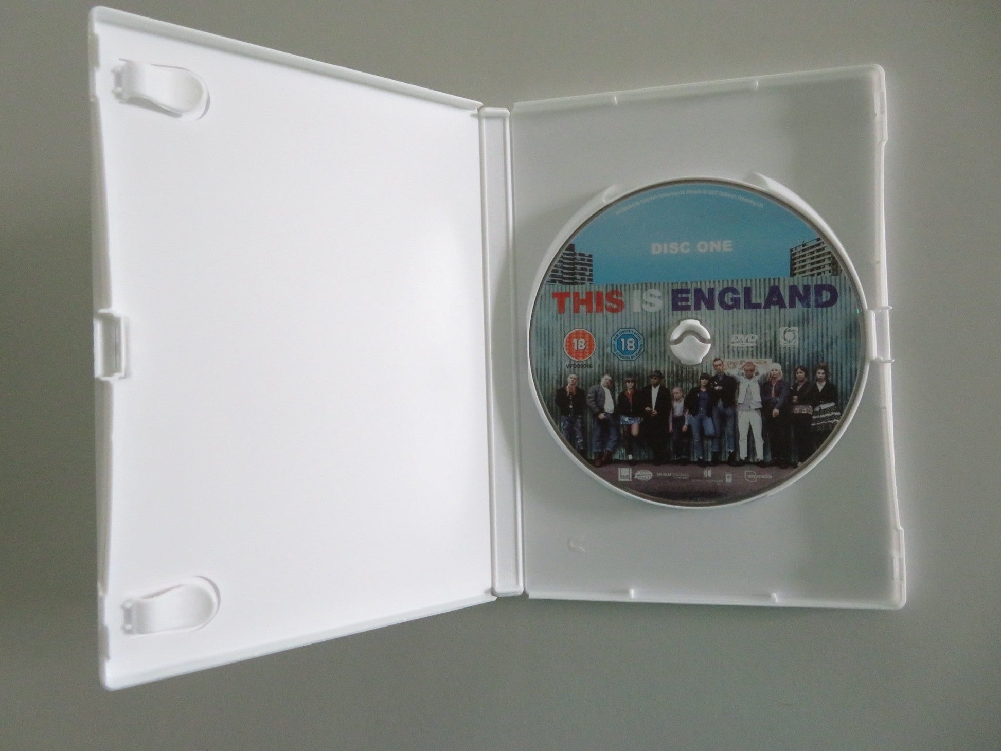 THIS IS ENGLAND (DVD) STEPHEN GRAHAM THOMAS TURGOOSE 2006 REGION 2 Movie posters