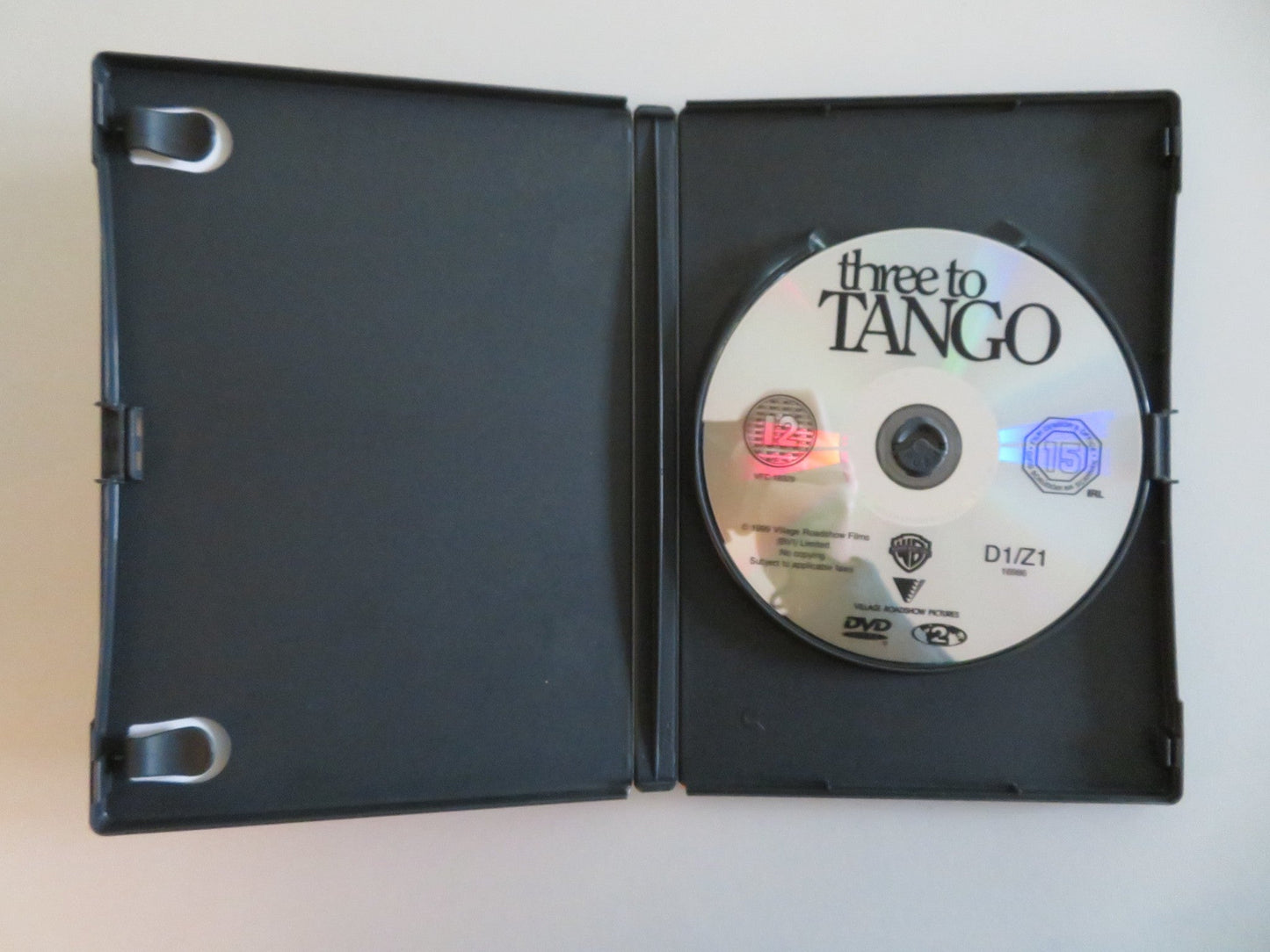 THREE TO TANGO (DVD) MATTHEW PERRY NEVE CAMPBELL 1999 REGION 2 Movie posters