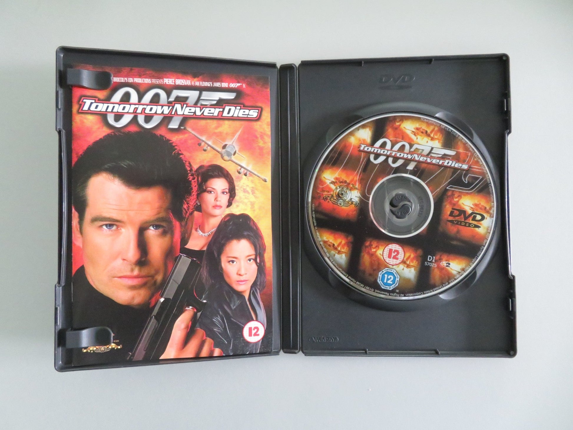 TOMORROW NEVER DIES (DVD) 007 JAMES BOND PIERCE BROSNAN 1997 REGION 2 Movie posters