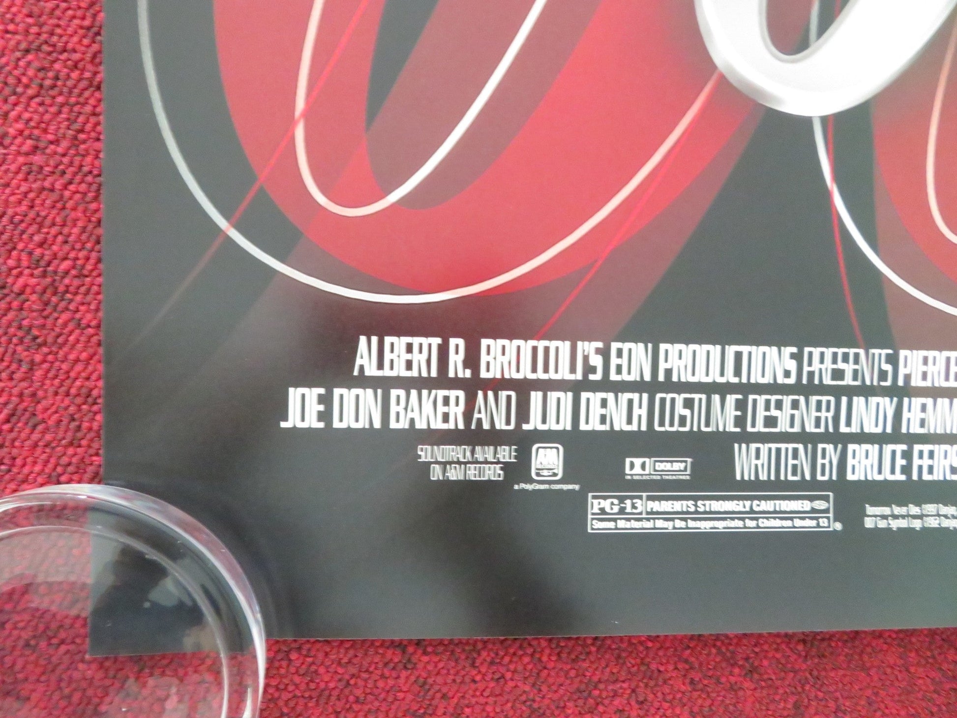 TOMORROW NEVER DIES US ONE SHEET ROLLED POSTER PIERCE BROSNAN TERI HATCHER 1997 Movie posters