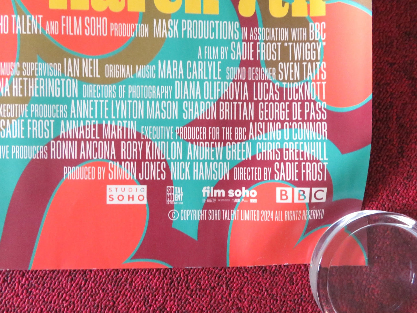 TWIGGY UK QUAD ROLLED POSTER TWIGGY DUSTIN HOFFMAN JOANNA LUMLEY 2024 Movie posters