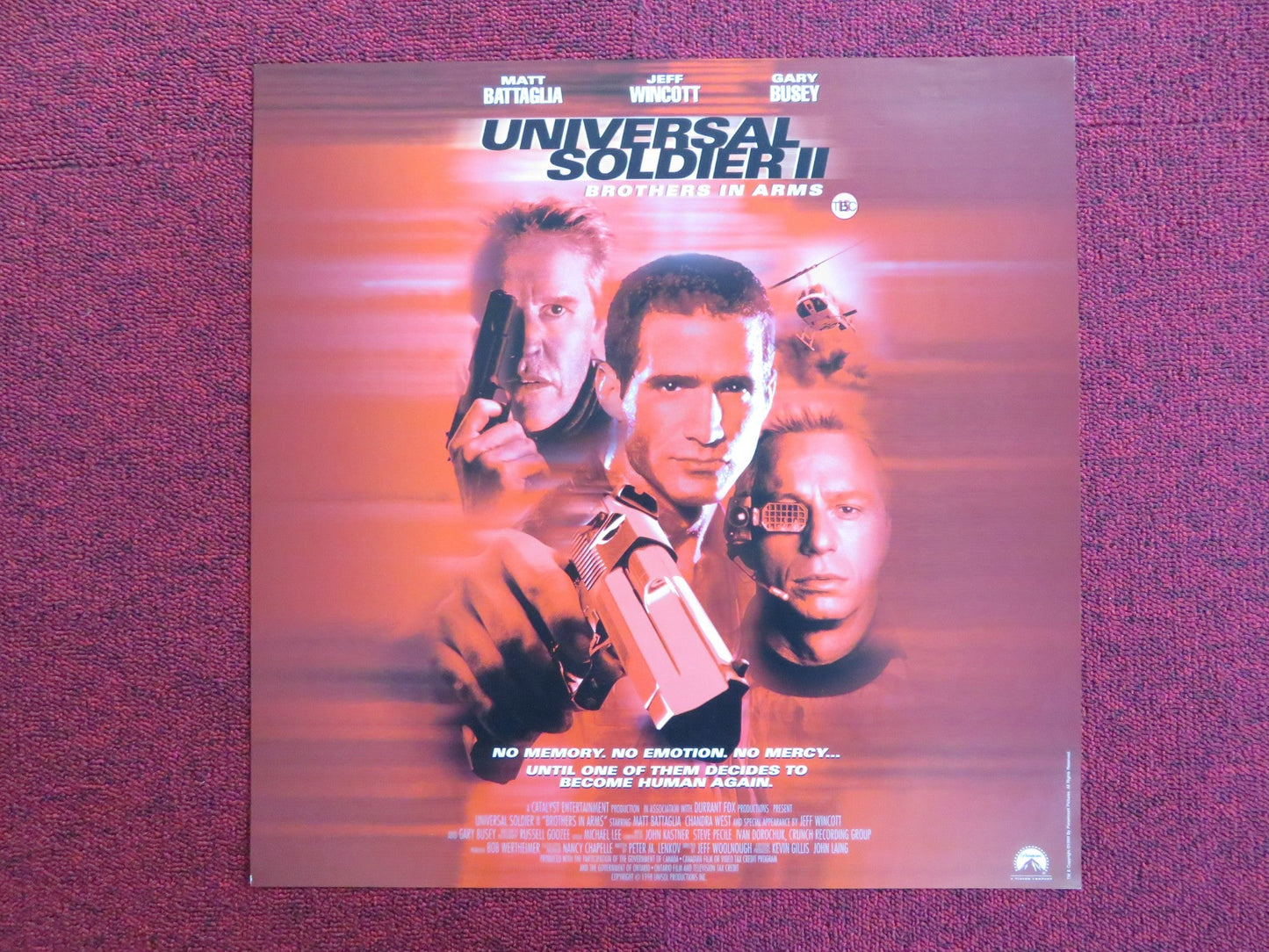 UNIVERSAL SOLDIER II: BROTHERS IN ARMS VHS VIDEO POSTER MATT BATTAGLIA 1998 Rendezvous Cinema Movie posters