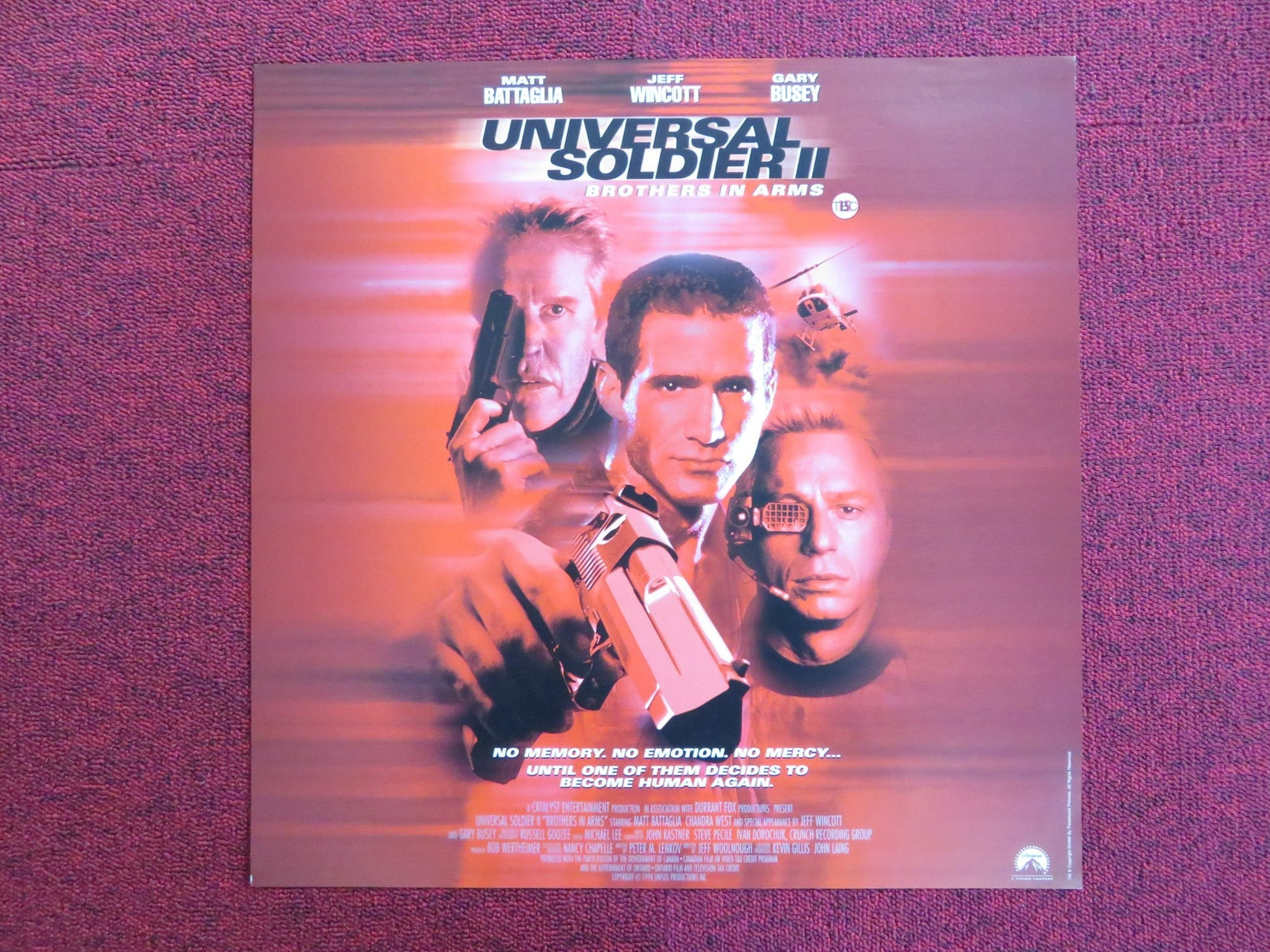 UNIVERSAL SOLDIER II: BROTHERS IN ARMS VHS VIDEO POSTER MATT BATTAGLIA 1998 Rendezvous Cinema Movie posters