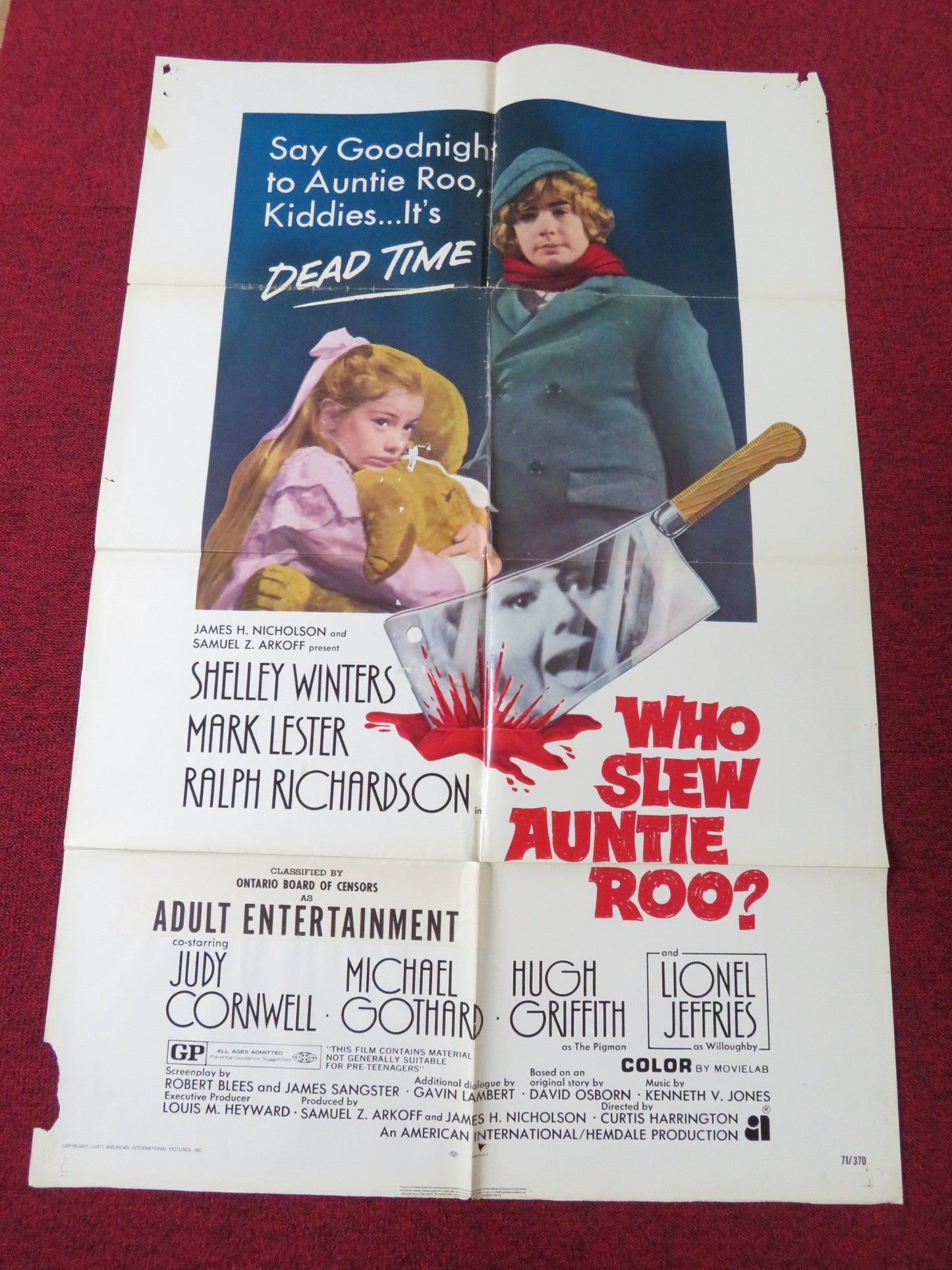 WHO SLEW AUNTIE ROO? FOLDED US ONE SHEET POSTER SHELLEY WINTERS MARK LESTER 1971 Rendezvous Cinema Movie posters