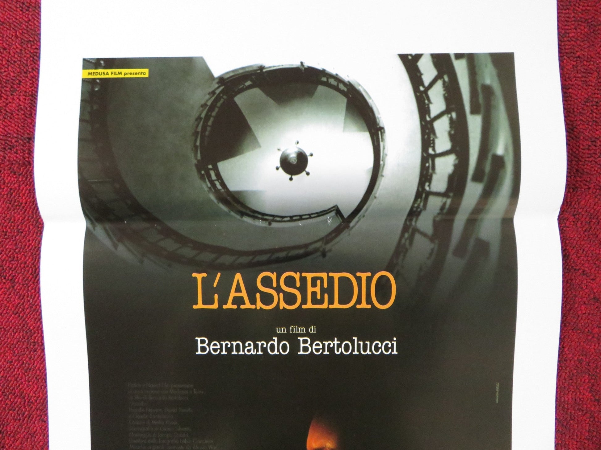 BESIEGED ITALIAN LOCANDINA POSTER THANDIWE NEWTON DAVID THEWLIS 1999 Rendezvous Cinema Movie posters