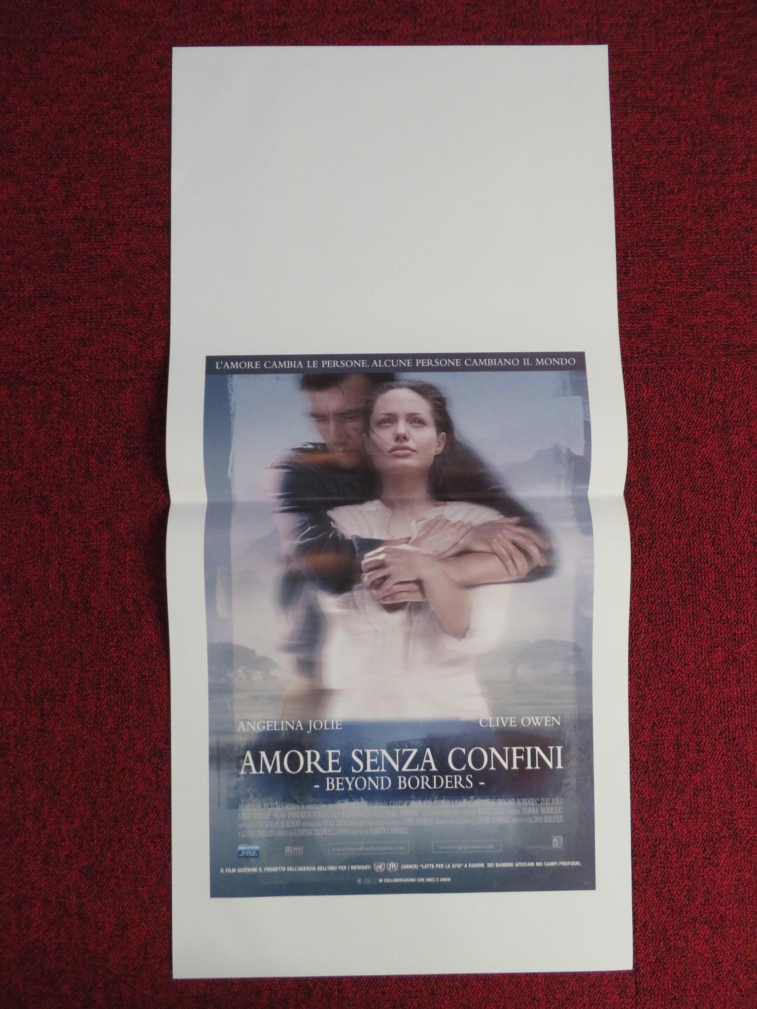 BEYOND BORDERS ITALIAN LOCANDINA POSTER ANGELINA JOLIE CLIVE OWEN 2003 Rendezvous Cinema Movie posters