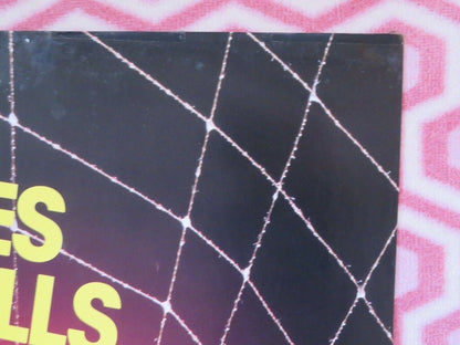 BLACK WIDOW VIDEO VHS POSTER FOLDED DEBRA WINGER THERESA RUSSELL 1987 Movie posters