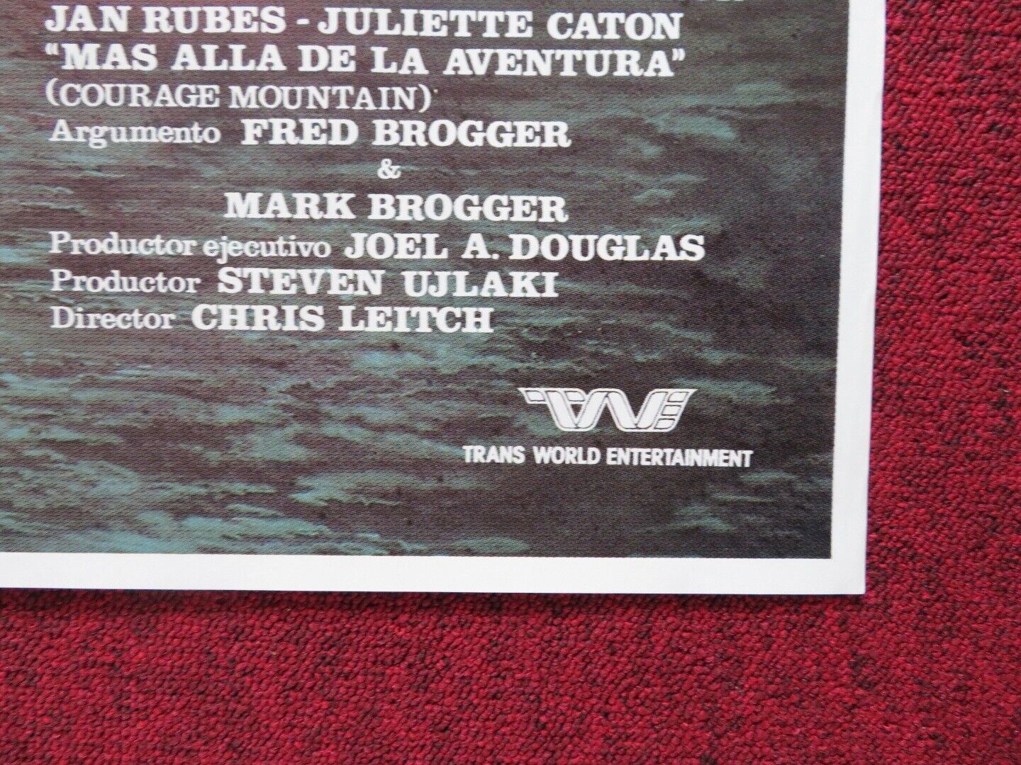 COURAGE MOUNTAIN SPANISH ROLLED POSTER CHARLIE SHEEN LESLIE CARON 1990 Movie posters