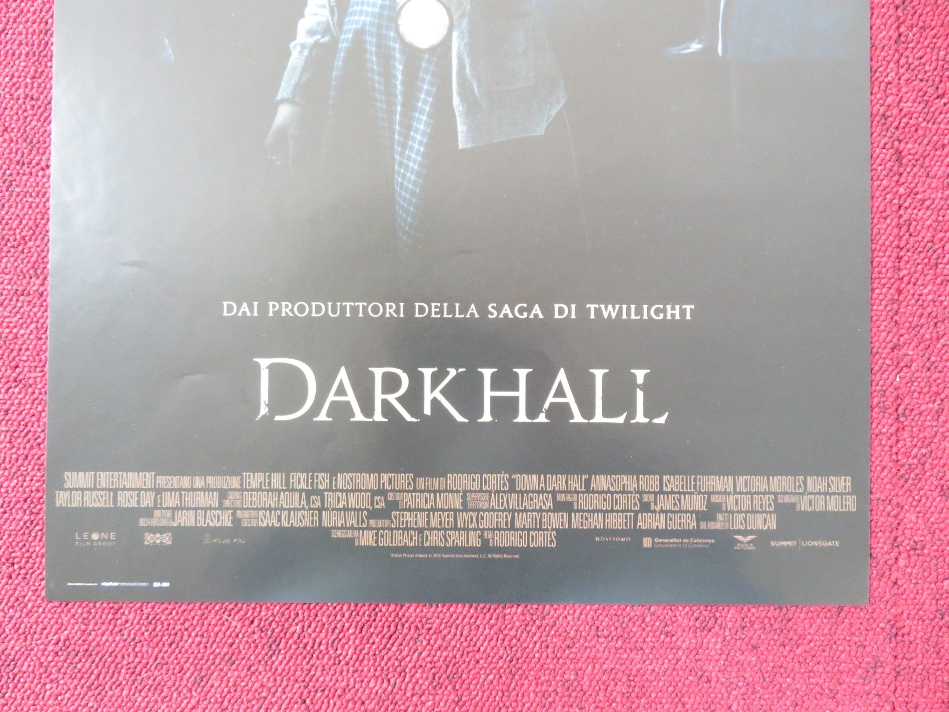 DOWN A DARK HALL ITALIAN LOCANDINA POSTER UMA THURMAN ANNASOPHIA ROBB 2018 Rendezvous Cinema Movie posters