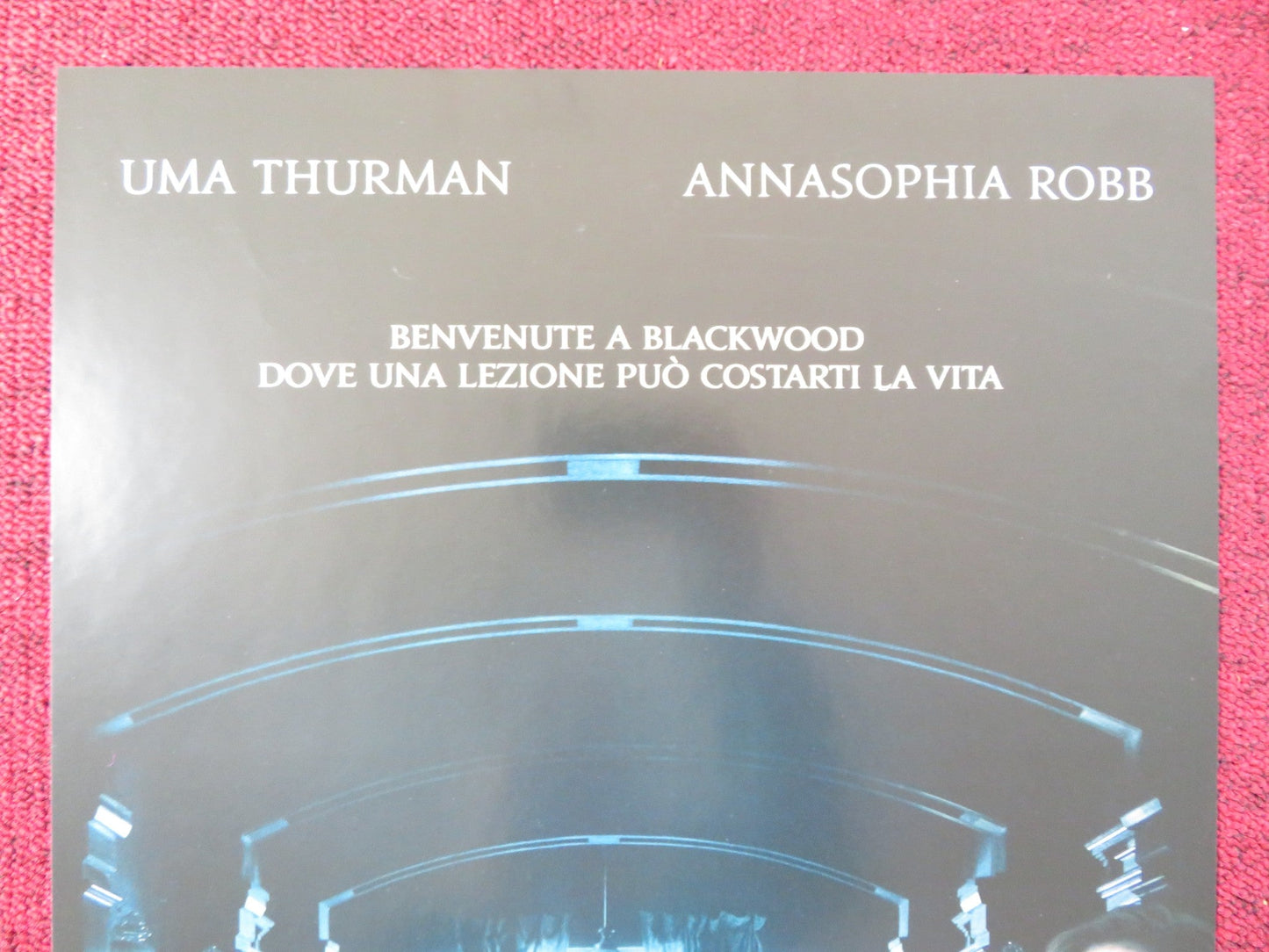 DOWN A DARK HALL ITALIAN LOCANDINA POSTER UMA THURMAN ANNASOPHIA ROBB 2018 Rendezvous Cinema Movie posters