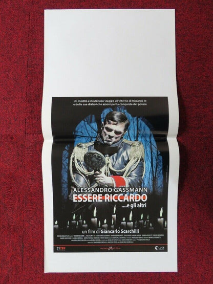 ESSERE RICCARDO ...E GLI ALTRI ITALIAN LOCANDINA (27.5"x13") POSTER 2013 Movie posters