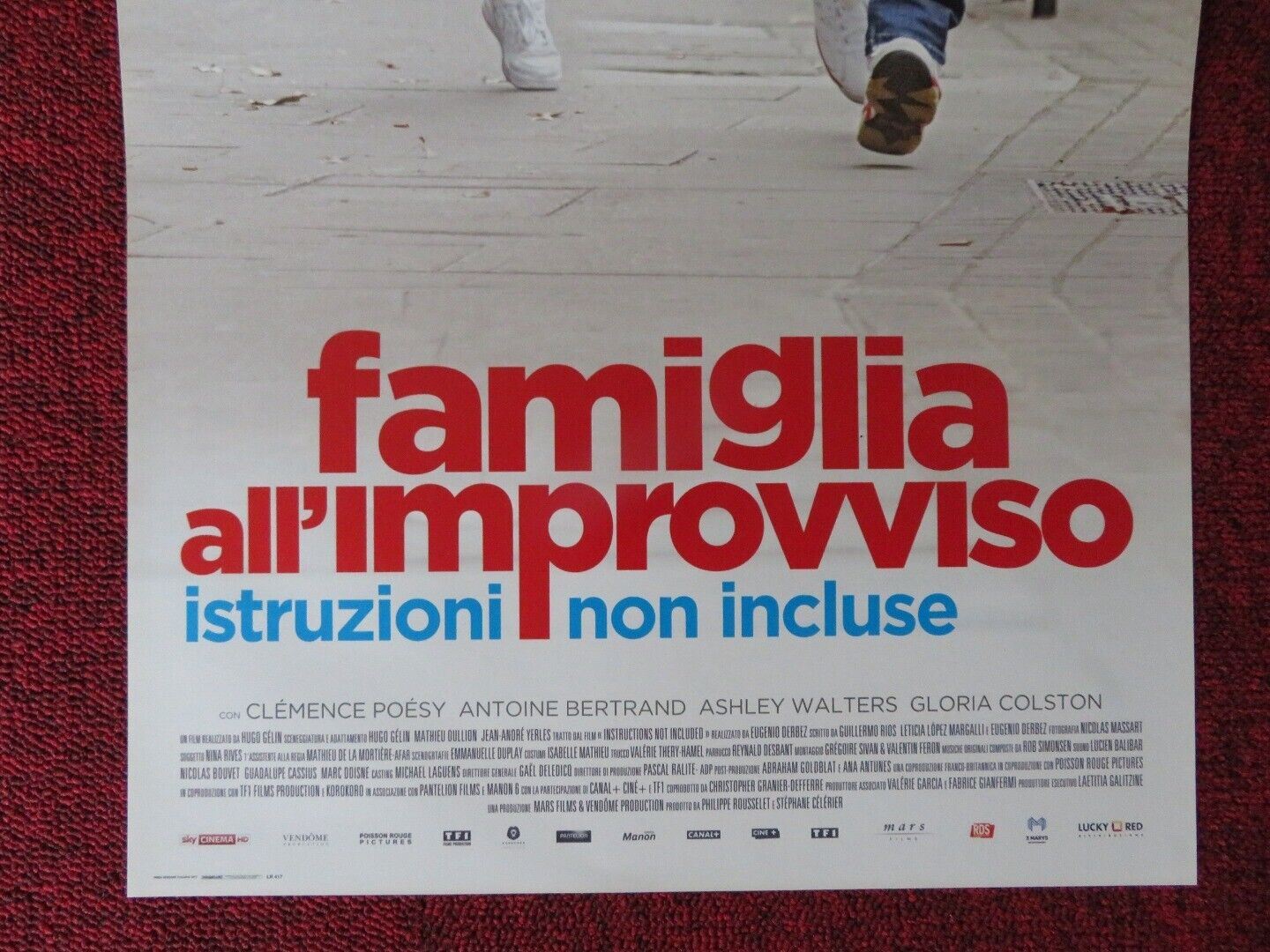 FAMIGLIA ALL'IMPROVVISO ISTRUZIONI.. ITALIAN LOCANDINA (26.5"x12.5") POSTER 2017 - Rendezvous Cinema