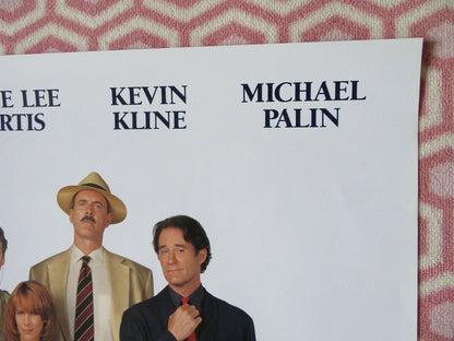 FIERCE CREATURES US ONE SHEET ROLLED POSTER JOHN CLEESE JAMIE LEE CURTIS 1997 Movie posters