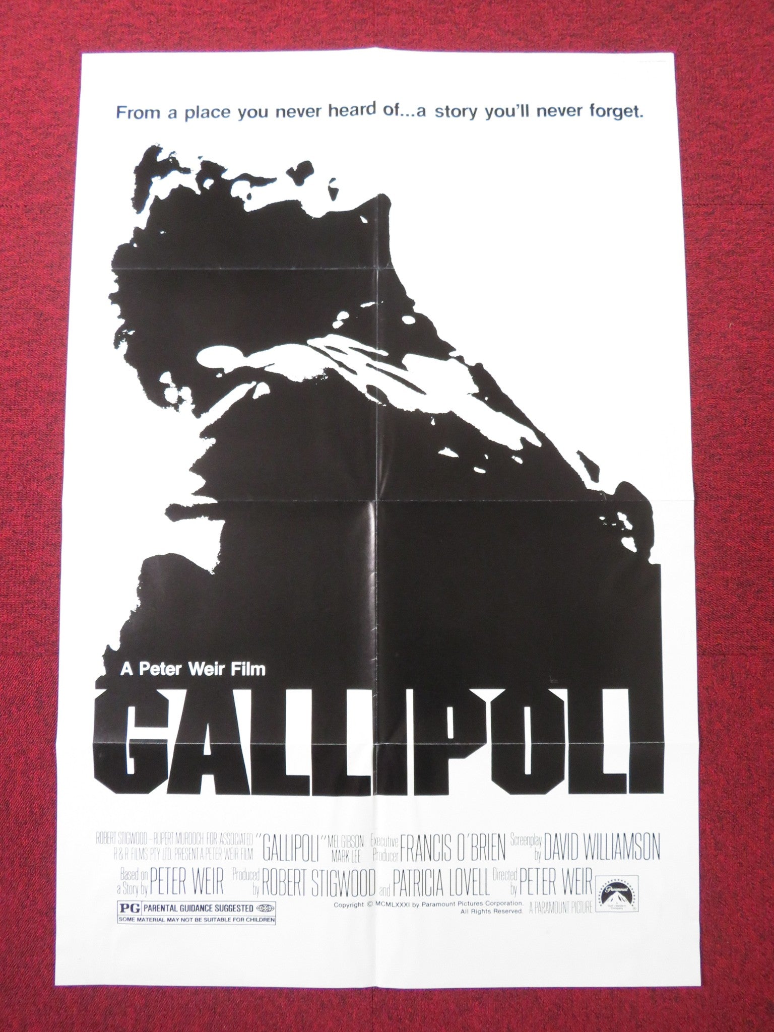 GALLIPOLI - A FOLDED US ONE SHEET POSTER MEL GIBSON MARK LEE 1975 Rendezvous Cinema Movie posters