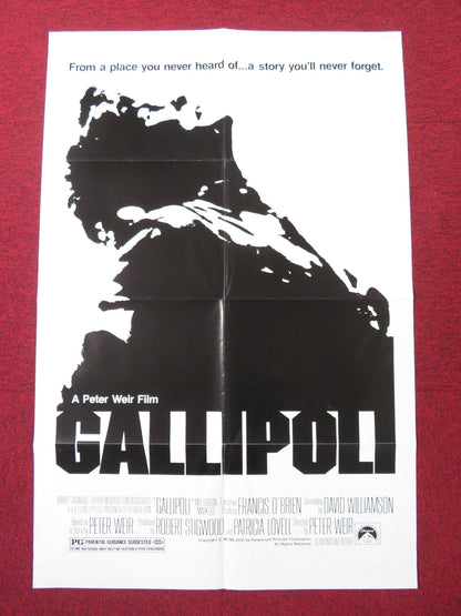 GALLIPOLI - A FOLDED US ONE SHEET POSTER MEL GIBSON MARK LEE 1975 Rendezvous Cinema Movie posters