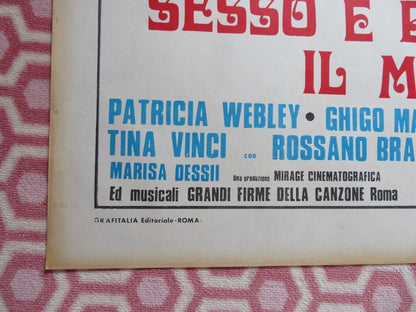GIRO GIOTONDO CON IL SESSO E BELLO IL MONDO ITALIAN 2 FOGLIO POSTER 1976 Movie posters