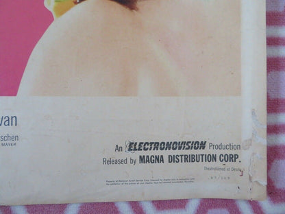 HARLOW US HALF SHEET (22"x 28") POSTER CAROL LYNLEY EFREM ZIMBALIST 1965 - Rendezvous Cinema