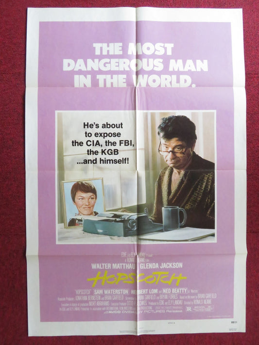 HOPSCOTCH - STYLE B FOLDED US ONE SHEET POSTER WALTER MATTHAU G. JACKSON 1980 Rendezvous Cinema Movie posters