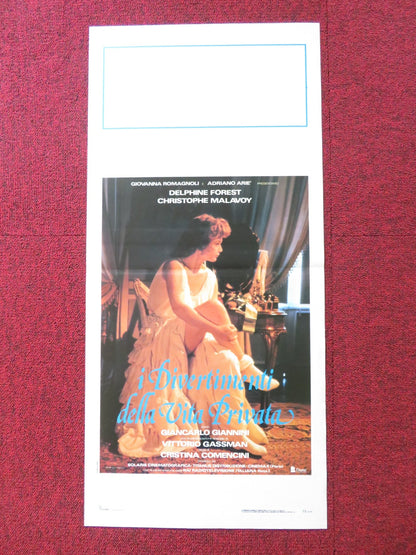 I DIVERTIMENTI DELLA VITA PRIVATA ITALIAN LOCANDINA POSTER DELPHINE FOREST 1990 Rendezvous Cinema Movie posters